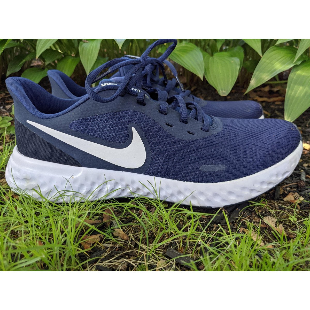 NIKE REVOLUTION 8